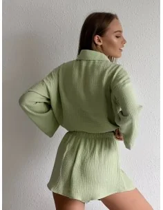 Костюм с шортами и рубашкой в цвете оливка 2