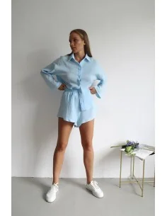 Костюм с шортами и рубашкой в голубом цвете