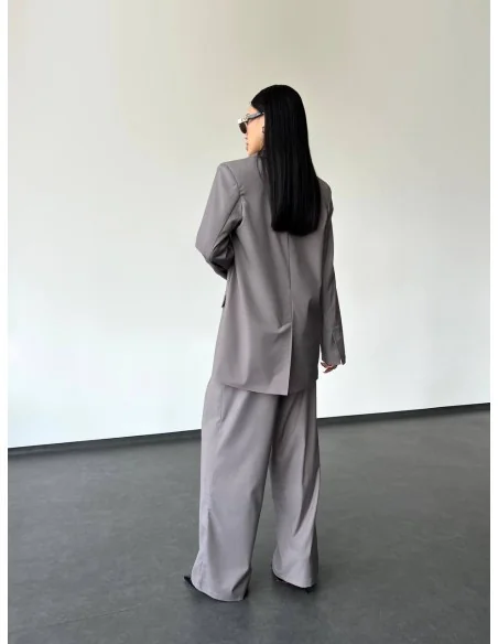 Женский костюм тройка в светло-сером цвете Женский костюм тройка в светло-сером цвете