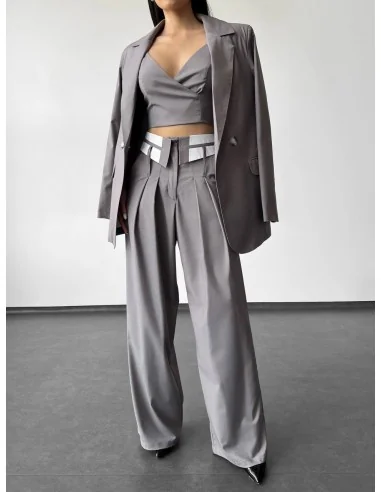 Женский костюм тройка в светло-сером цвете Женский костюм тройка в светло-сером цвете