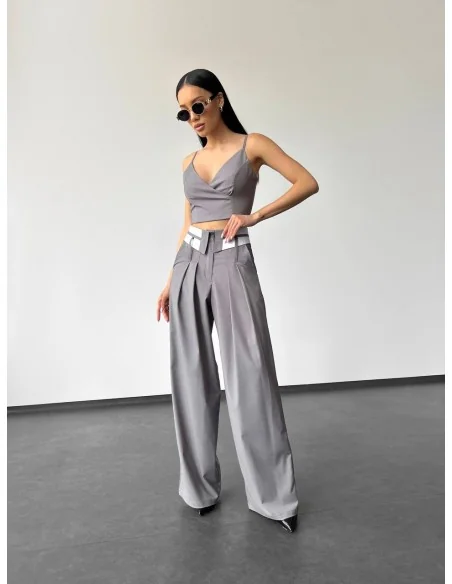 Женский костюм тройка в светло-сером цвете Женский костюм тройка в светло-сером цвете