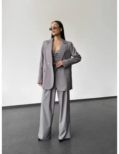 Женский костюм тройка в светло-сером цвете Женский костюм тройка в светло-сером цвете