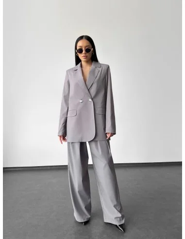 Женский костюм тройка в светло-сером цвете Женский костюм тройка в светло-сером цвете