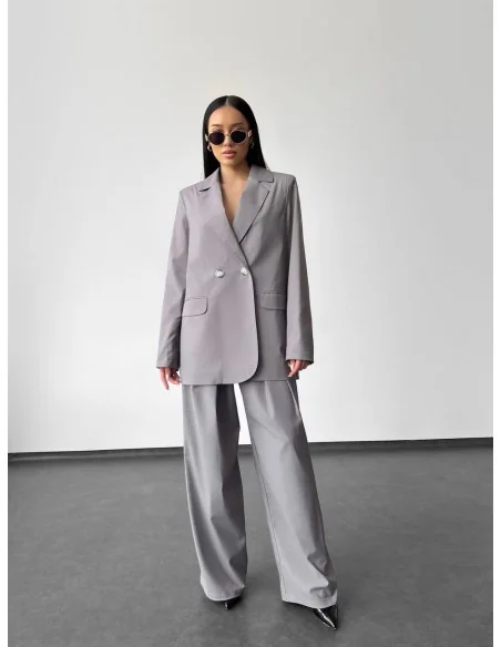 Женский костюм тройка в светло-сером цвете Женский костюм тройка в светло-сером цвете