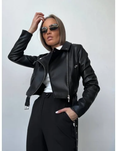 Женская кожаная куртка, укороченная косуха, в черном цвете Женская кожаная куртка, укороченная косуха, в черном цвете