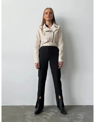 Женская кожаная куртка, укороченная косуха, в цвете слоновая Женская кожаная куртка, укороченная косуха, в цвете слоновая