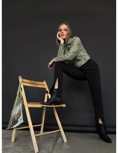 Жіноча кожана куртка,вкорочена косуха,у кольорі оливка