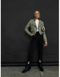 Женская кожаная куртка, укороченная косуха, в цвете оливка 2