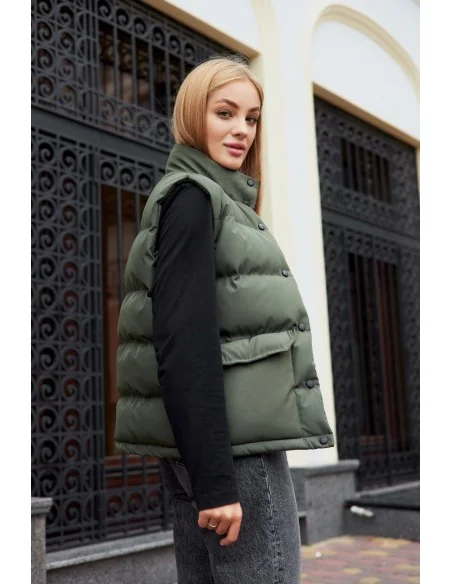 Жіноча жилетка у кольорі хакі