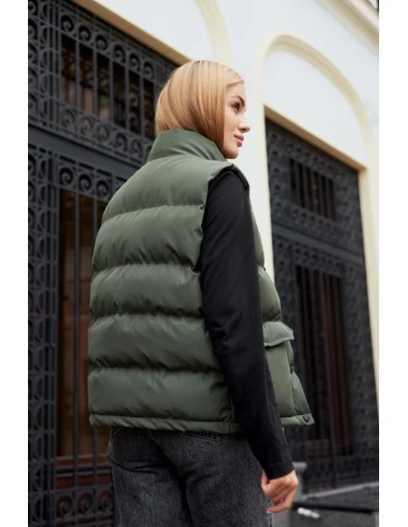 Жіноча жилетка у кольорі хакі