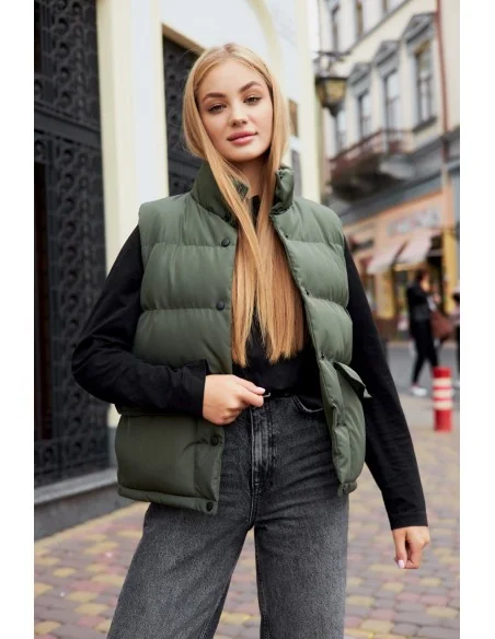 Женская жилетка в цвете хаки