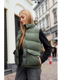 Женская жилетка в цвете хаки