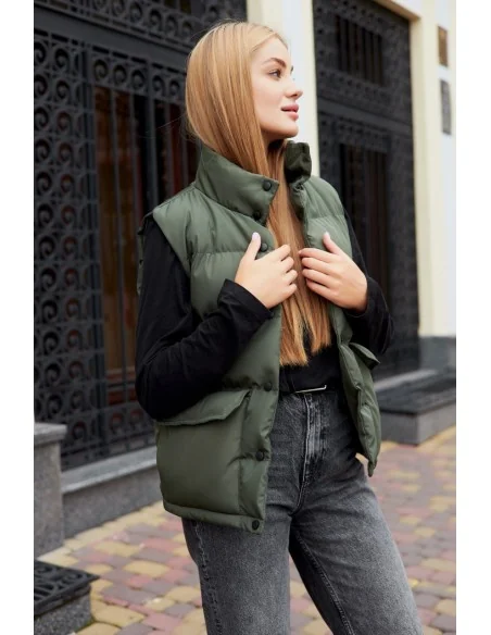 Жіноча жилетка у кольорі хакі
