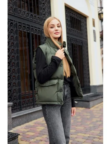 Женская жилетка в цвете хаки