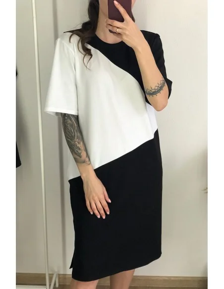 Платье-футболка, черно-белая, белый треугольник сбоку