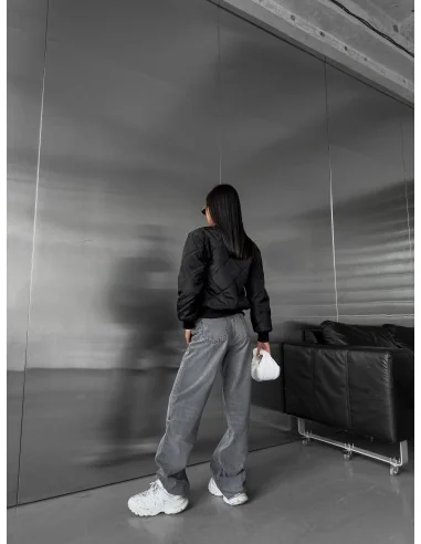 Женский бомбер в черном цвете Женский бомбер в черном цвете