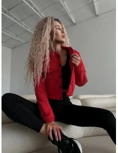 Женский бомбер на пуговицах в красном цвете