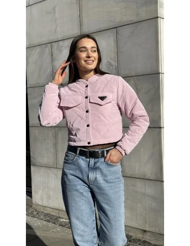 Женский бомбер на пуговицах в розовом цвете