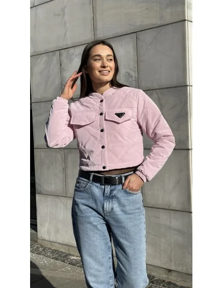 Женский бомбер на пуговицах в розовом цвете