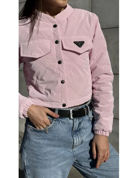 Женский бомбер на пуговицах в розовом цвете