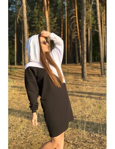 Платье-худи черно-белый, поделенный наискось Платье-худи черно-белый, поделенный наискось