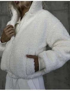 Женский бомбер TEDDY в молочном цвете 2