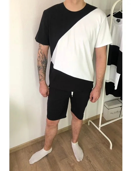 Футболка черно-белая Classic UNISEX с белым треугольником сбоку