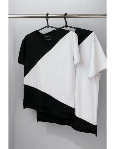 Футболка черно-белая Classic UNISEX с белым треугольником сбоку