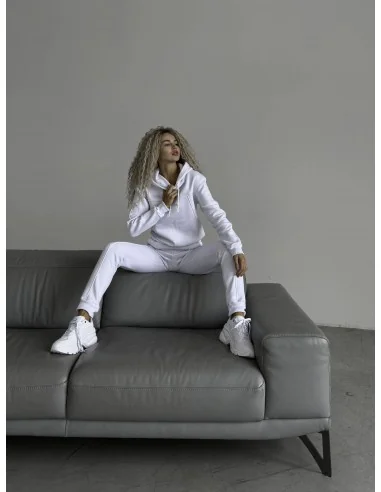 Женский, теплый костюм в белом цвете