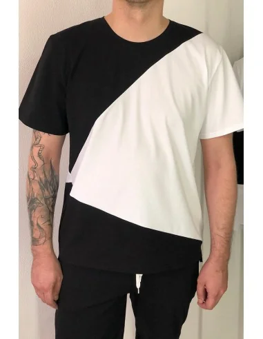 Футболка черно-белая Classic UNISEX с белым треугольником сбоку