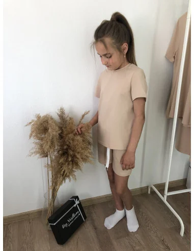 Костюм для девочек в бежевом цвете