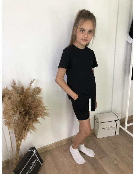 Костюм для девочек в черном цвете Костюм для девочек в черном цвете