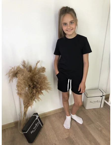 Костюм для девочек в черном цвете Костюм для девочек в черном цвете