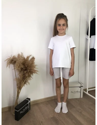 Костюм для дівчат з шортами у кольорі камінь та білою футболкою