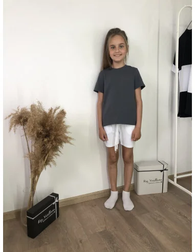 Костюм для дівчат з білими шортами та графітовою футболкою