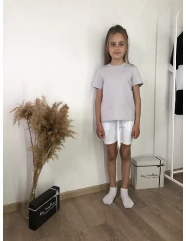 Костюм для девочек с белыми шортами и футболкой в цвете камень