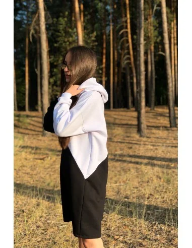 Платье-худи черно-белый, поделенный наискось Платье-худи черно-белый, поделенный наискось