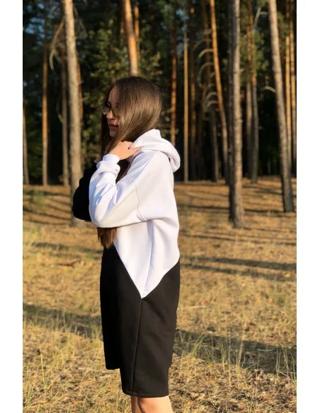 Платье-худи черно-белый, поделенный наискось Платье-худи черно-белый, поделенный наискось