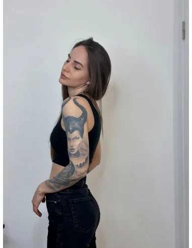 Топ в черном цвете