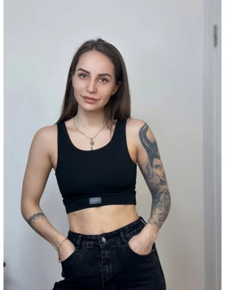 Топ в черном цвете