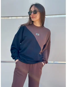 Жіночий костюм, коричневі джоггери та світшот поділений чорним