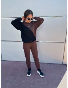 Жіночий костюм, коричневі джоггери та світшот поділений чорним 2