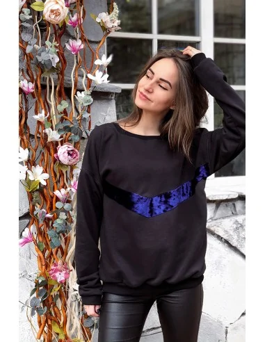 Свитшот женский с вставкой по груди из синего бархата