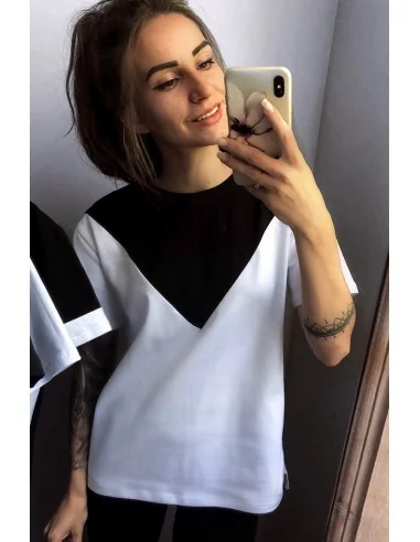 Футболка чорно-біла Classic UNISEX з чорним трикутником на Футболка чорно-біла Classic UNISEX з чорним трикутником на