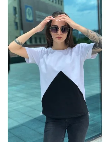 Футболка чорно-біла Classic UNISEX з чорним трикутником знизу Футболка чорно-біла Classic UNISEX з чорним трикутником знизу