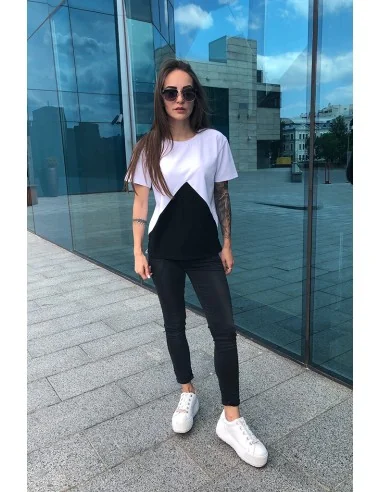 Футболка черно-белая Classic UNISEX с черным треугольником снизу