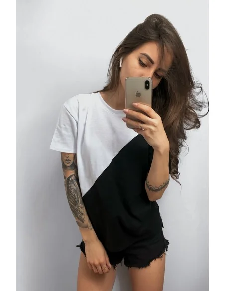 Футболка черно-белая Classic UNISEX, поделена наискось Футболка черно-белая Classic UNISEX, поделена наискось