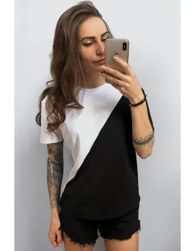 Футболка черно-белая Classic UNISEX, поделена наискось Футболка черно-белая Classic UNISEX, поделена наискось