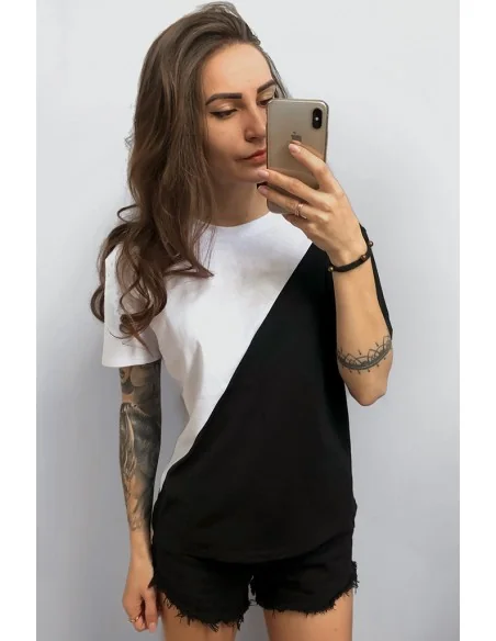 Футболка черно-белая Classic UNISEX, поделена наискось Футболка черно-белая Classic UNISEX, поделена наискось