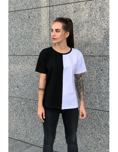 Футболка чорно-біла Classic UNISEX, розділена навпіл по переду